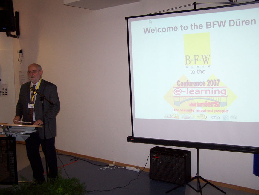 Picture of the Welcome speech by Dr Zeissig, Manager of BFW Dueren